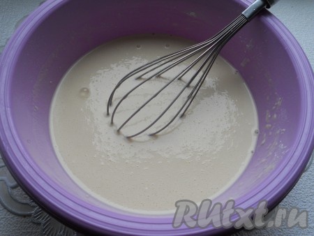 Тесто должно получиться жидким, но не слишком.