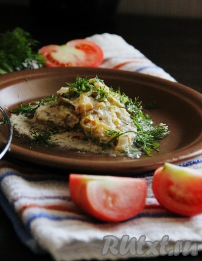 Кабачки с луком и сметаной на сковороде