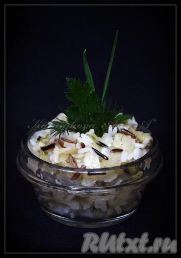 Тушеная капуста с рисом - вкусное, полезное блюдо, которое понравится всей семье. Приятного аппетита!
