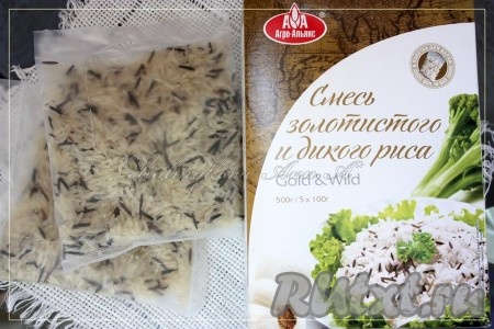 Отварить рис до готовности.
