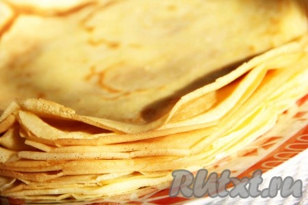 Вот такие солнечные блины получились у меня. Нежные, вкусные блинчики, замешанные на молоке со взбитыми яичными белками, можно подать с вареньем, сметаной или завернуть в них любую начинку.