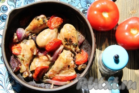 Куриные ножки с помидорами