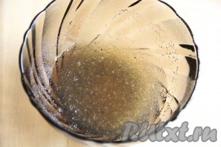 Желатин залить холодной водой и оставить для набухания минут на 15.&nbsp;
