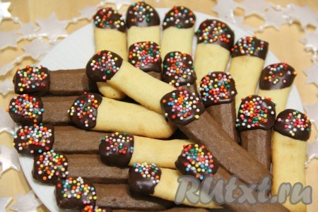 Печенье, приготовленное из яичных белков, получается ароматным, хрустящим, вкусным. Радуйте своих родных и близких свежей выпечкой!