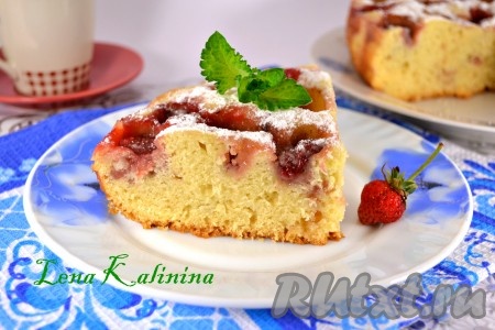 Клубничный пирог в мультиварке