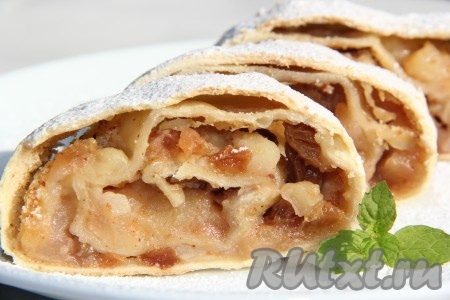 Штрудель с яблоками и изюмом