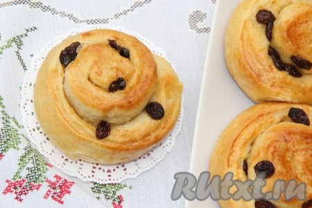 Подать булочки можно с молоком или чаем. Очень вкусно!
