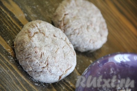 Таким образом сделать все мясные котлеты с морковью. Не стоит делать котлеты плоскими, лучше сделать пышными и высокими. 