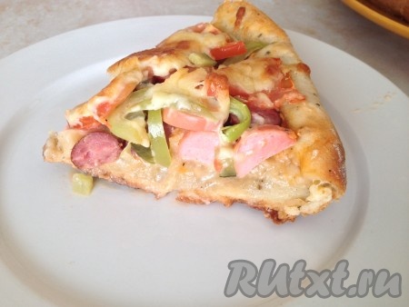 8. Вкусная, сытная охотничья пицца готова.
