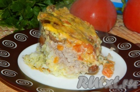 Запеканка с фаршем, грибами и помидорами