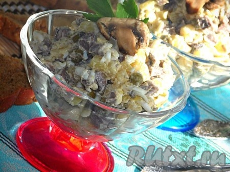 Украсив, подать к столу нежный, вкусный салат из свиного сердца.&nbsp;
