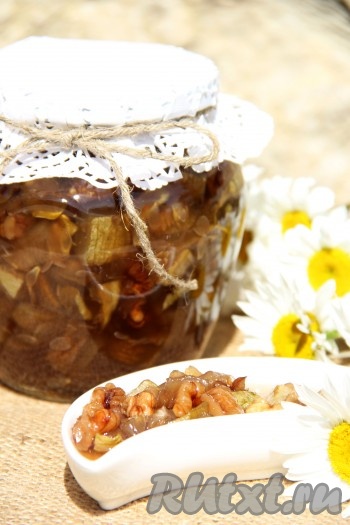 В холодные зимние вечера достаньте баночку вкусного, ароматного варенья из кабачков с грецкими орехами, попейте чайку и настроение точно улучшится!
