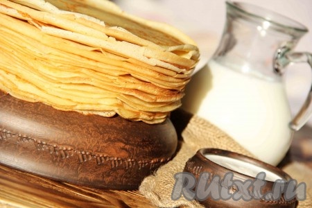 Аппетитные, вкусные блины, замешанные на молоке с добавлением манки и муки, можно сразу подавать к столу. Блинчики получаются&nbsp;потрясающе вкусными и нежными. В них можно завернуть любую начинку или просто подать со сметанкой, джемом, мёдом.