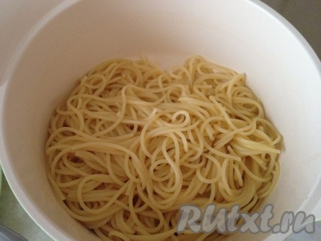 Тем временем лапша у нас уже готова.
