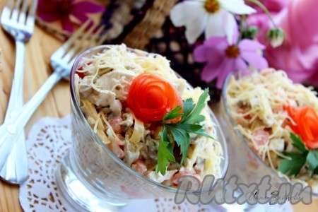 Салат "Алекс" с курицей и маринованными шампиньонами
