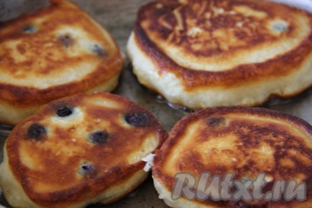 Оладьи с ягодами на кефире 