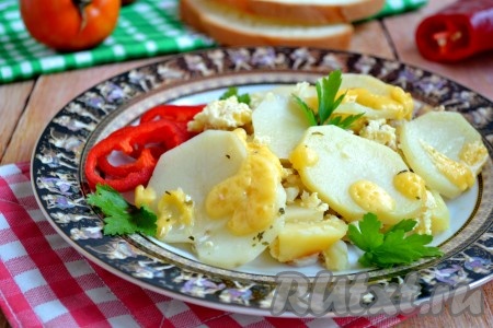 Картошка с фаршем слоями в мультиварке