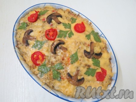 Готовое блюдо достаём из духовки.