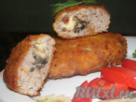 Наши вкусные, аппетитные котлеты из индейки с грибами готовы. 
