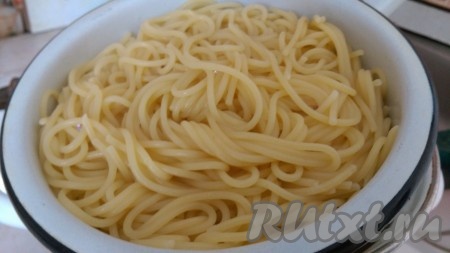 14. Тем временем наша лапша и куриная грудка готовы.
