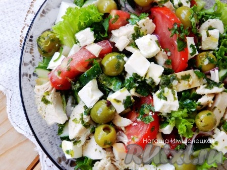 Греческий салат с курицей