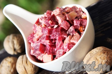Салат с варёной куриной грудкой и свеклой 