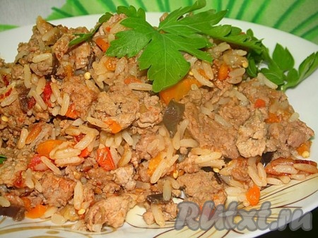 Баклажаны, тушеные с фаршем и рисом