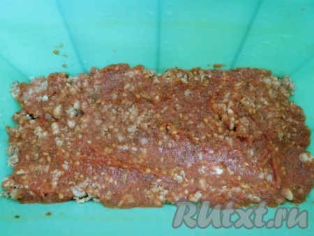 На фарш - 3-4 столовых ложки соуса.
