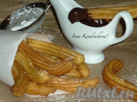 Чуррос с шоколадным соусом