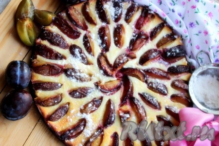 Пирог с творогом и сливами
