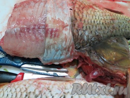 Выворачиваем её чулочком.
