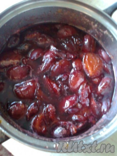 После остывания довести варенье до кипения и варить 5 минут.