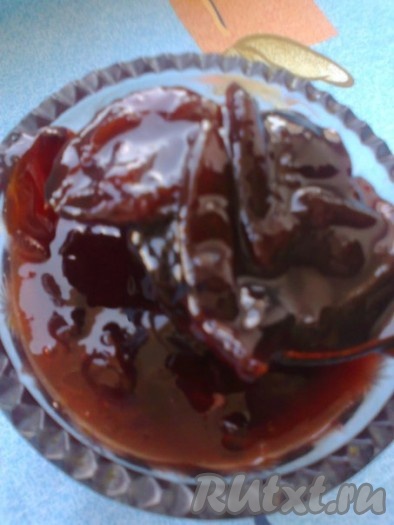 Надеюсь, вам понравится и приятно удивит рецепт этого вкусного варенья из половинок слив в желе "пятиминутка".
