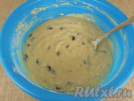 Хорошо перемешать. Полученное тесто по консистенции должно быть, как густая сметана.
