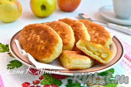 Пирожки с яблоками, жареные на сковороде