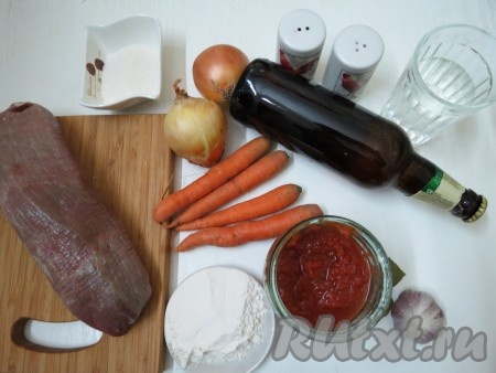 Подготовить продукты для приготовления говядины в пиве.