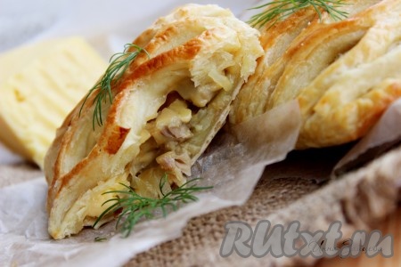 Невероятно ароматные, аппетитные слойки с курицей и сыром&nbsp;готовы, можно угощать своих близких.