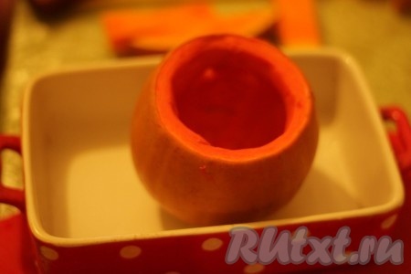 Внутри смазать оливковым маслом.