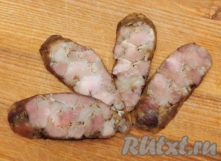 А так она выглядит в разрезе. Очень надеюсь, что не испугала вас длительным и подробным описанием. Уверена, вы захотите приготовить домашнюю колбасу из свинины в кишках! Приятного аппетита!
