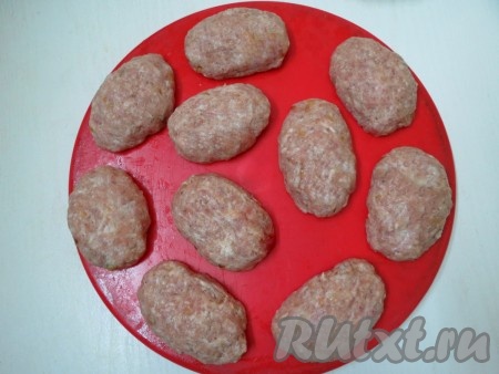 Из этого количества фарша у нас получилось 10 котлет.