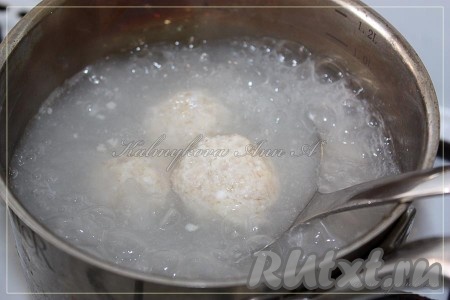 Отварить в кипящей воде до готовности в течение 3-4 минут.
