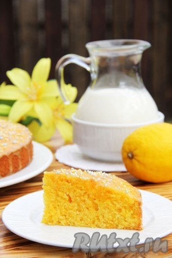 Дать немного времени, чтобы глазурь застыла. Вот такой яркий и аппетитный морковный манник получился.&nbsp;
