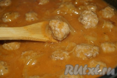 Наши фрикадельки в томатном соусе готовы. Подавать с разнообразными гарнирами. Мне очень понравилось с картофельным пюре.