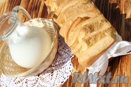 Готовый хлебушек достать из духовки, слегка остудить и вынуть из формы. Итальянский хлеб "Гармошка" прекрасно делится на кусочки, получается и вкусным, и аппетитным.