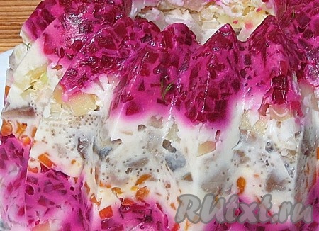 А так выглядит салат "Сельдь под шубой" вблизи.
