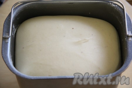 Дрожжевое тесто с бананом хорошо поднимется.
