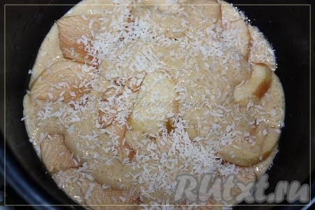 посыпать кокосовой стружкой.
