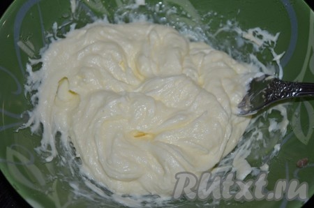 Перетереть вилкой. Получится мягкая масса.