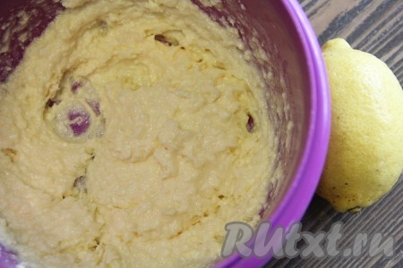 Взбить массу миксером до однородности и гладкости.