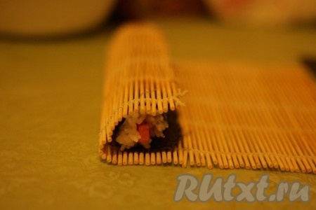 Пустой край нори смочить водой